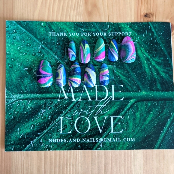 Handmade Watermarble Nail Set - Picture 1 of 2